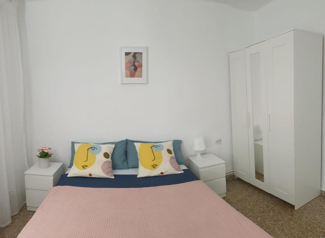 Apartment For 6 People. Valencia Exterior photo